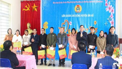 Liên đoàn Lao động huyện Sìn Hồ tổ chức Chương trình “Tết Sum vầy - Xuân ơn Đảng” năm 2025