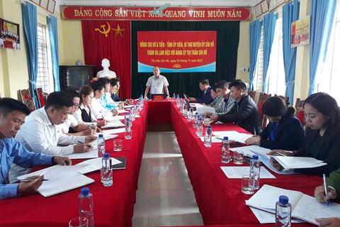 Bí thư Huyện ủy làm việc với Đảng bộ Thị trấn