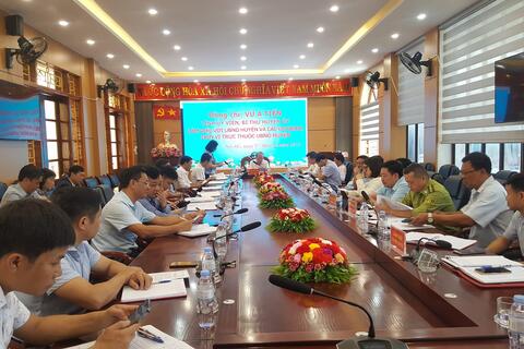 Đồng chí Bí thứ Huyện ủy Sìn Hồ làm việc với UBND huyện