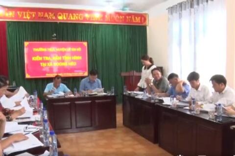 Đoàn công tác của huyện làm việc tại xã Noong Hẻo