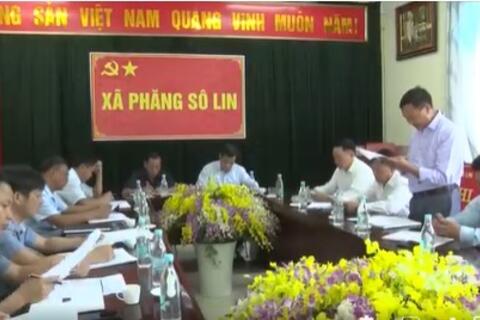 Đoàn công tác của huyện làm việc tại xã Phăng Sô Lin