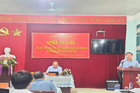Hội nghị tiếp xúc, đối thoại trực tiếp giữa Bí thư Huyện ủy với Nhân dân xã Nậm Tăm