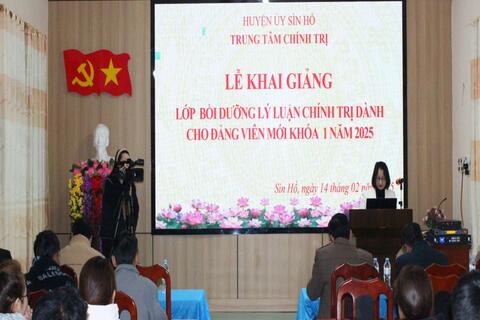 Trung tâm Chính trị huyện Sìn Hồ Khai giảng lớp Bồi dưỡng lý luận chính trị dành cho Đảng viên mới khóa 1, năm 2025
