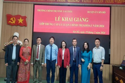 Khai giảng lớp Trung cấp lý luận chính trị khóa 1 năm 2024 huyện Sìn Hồ